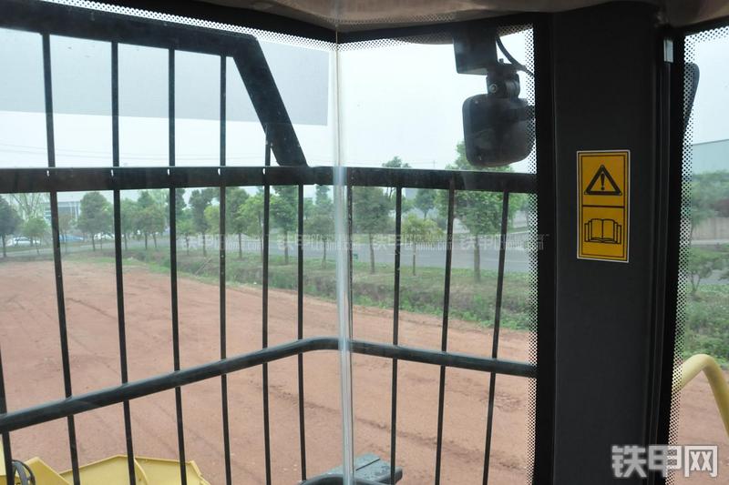 成工ZL50D-3装载机局部