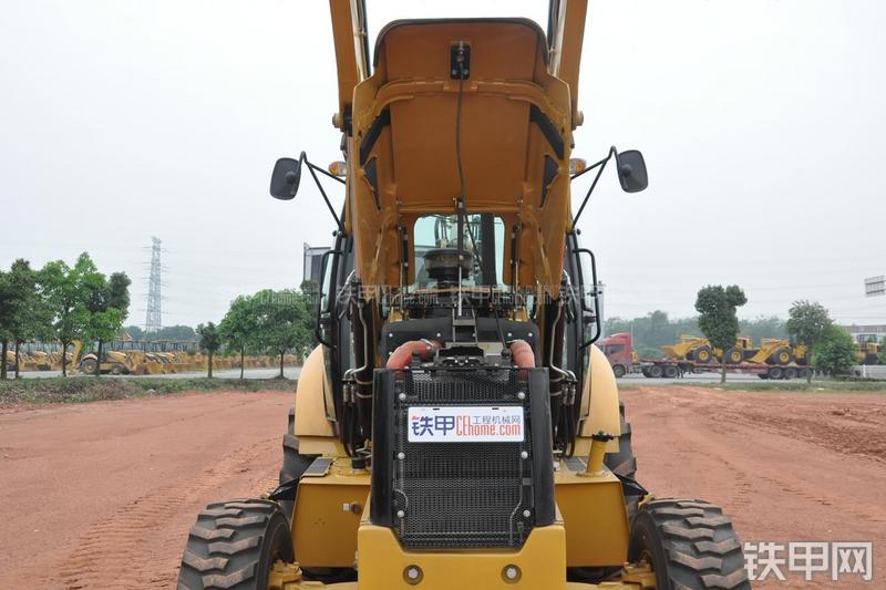 成工866HTC(可伸缩挖掘臂)挖掘装载机局部