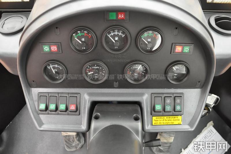 成工ZL50D-3装载机局部