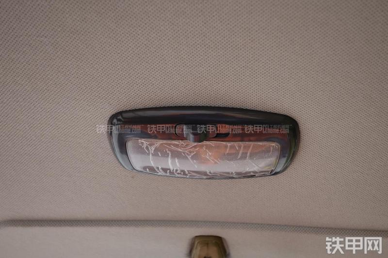 迪万伦DL301装载机局部