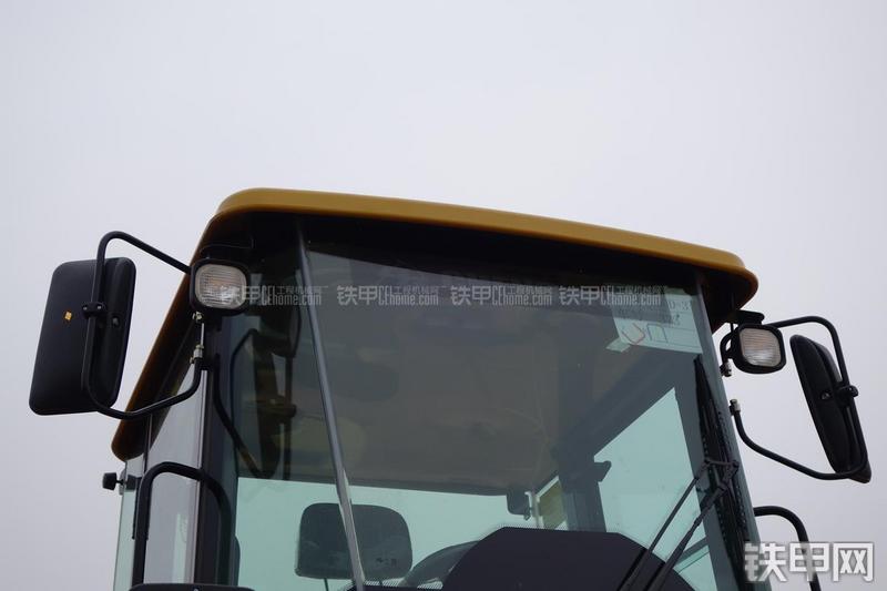 成工ZL50D-3装载机局部