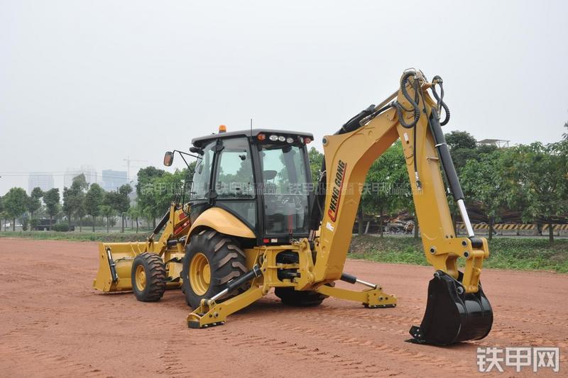 成工866HTC(可伸缩挖掘臂)挖掘装载机整机外观