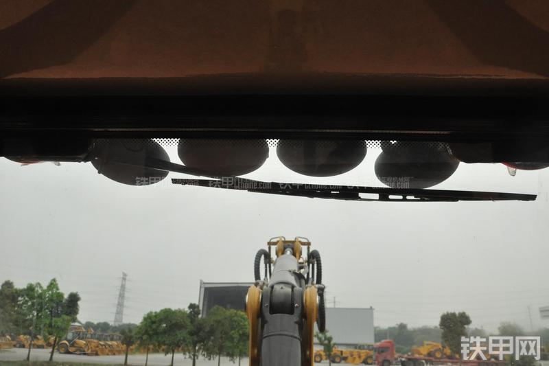 成工866HTC(可伸缩挖掘臂)挖掘装载机局部