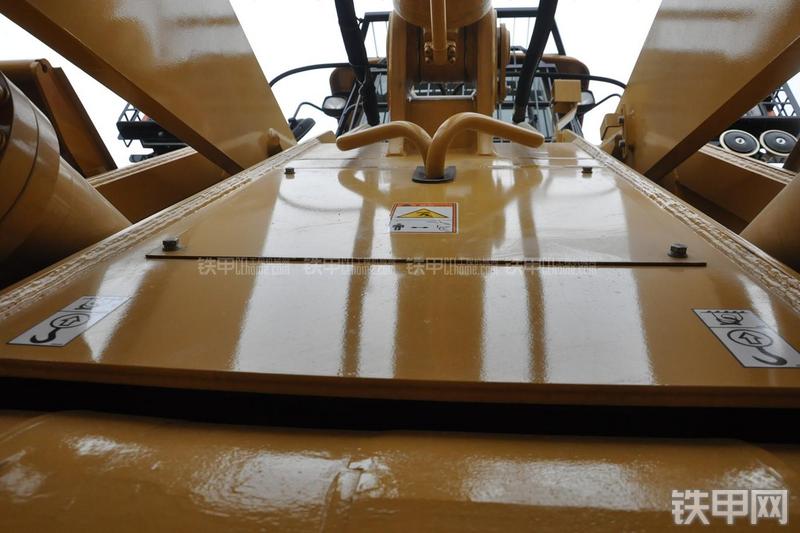 成工ZL50D-3装载机局部