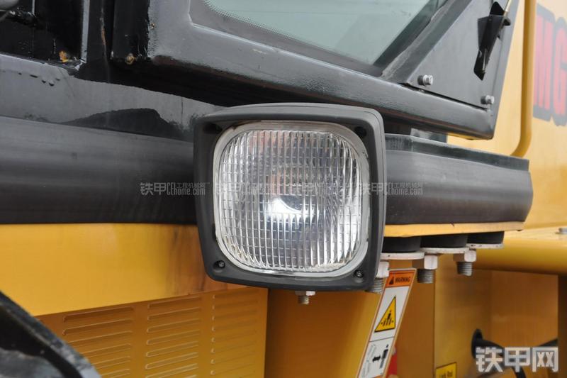 成工MG1320H平地机局部