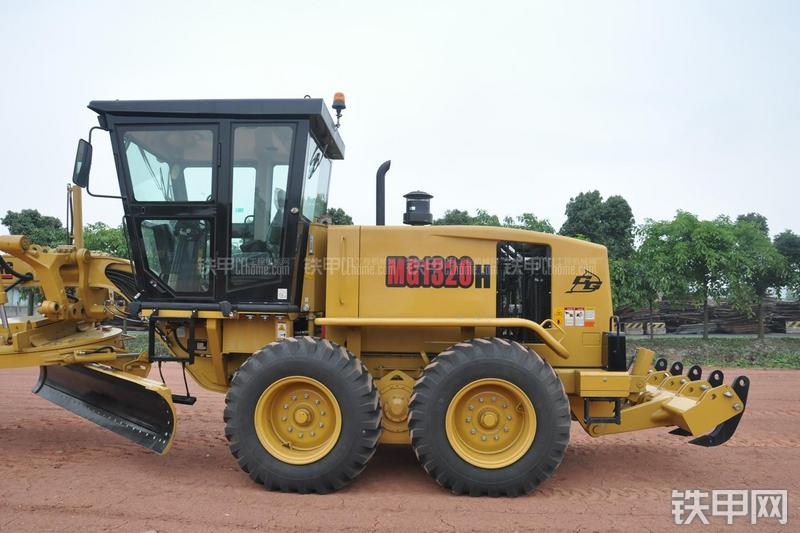 成工MG1320H平地机局部