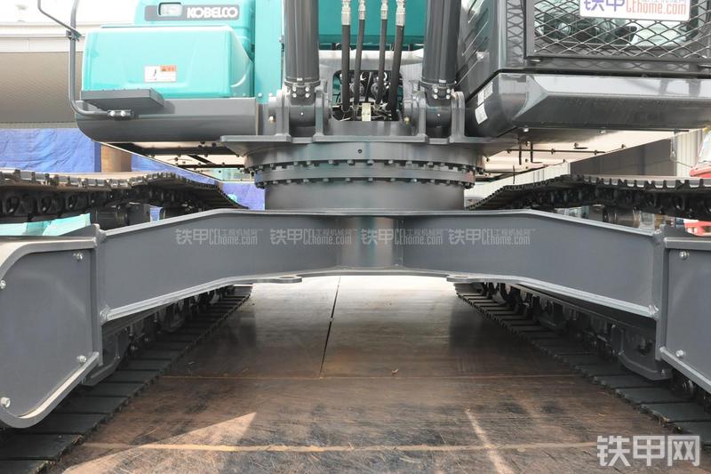 神钢SK270D挖掘机局部