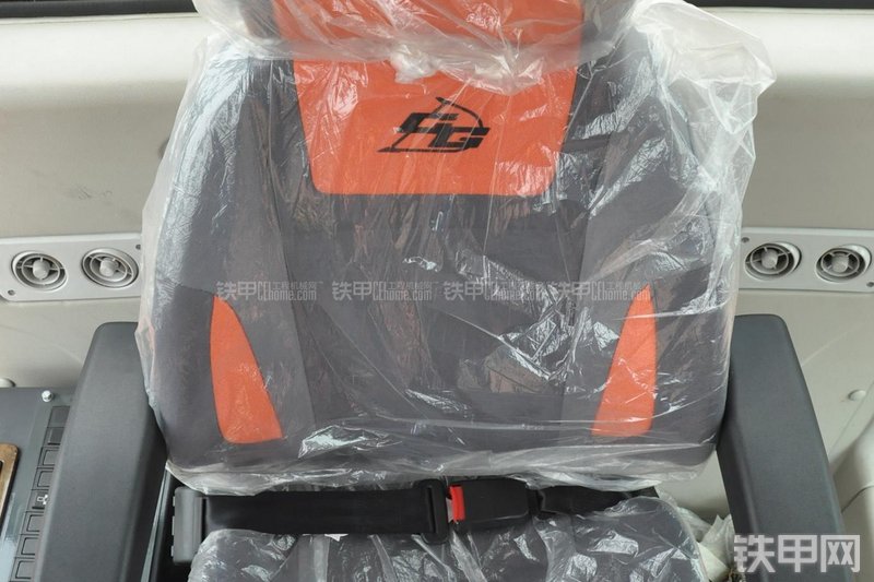 成工MG1320H平地机局部