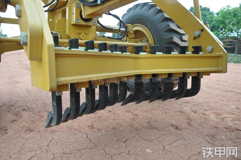 成工MG1320H平地机局部