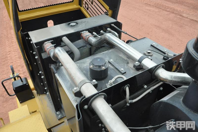 成工MG1320H平地机局部