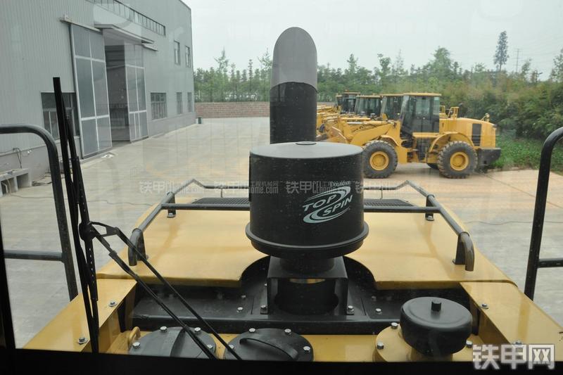 成工CG990H装载机局部