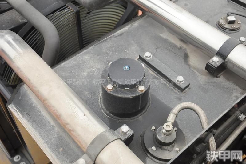 成工MG1320H平地机局部