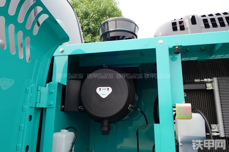 神钢SK250-8挖掘机局部