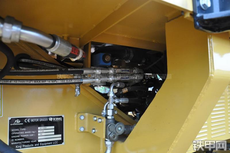 成工MG1320H平地机局部