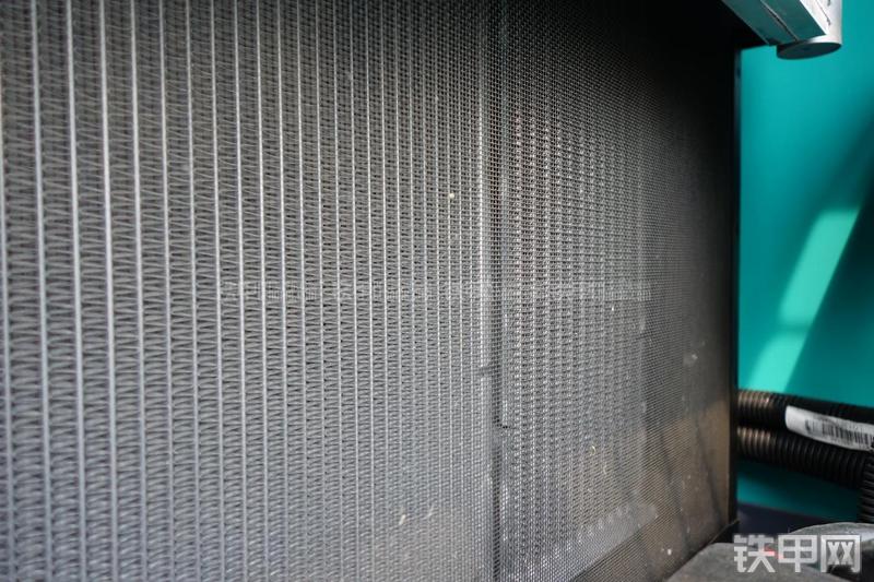 神钢SK250-8挖掘机局部