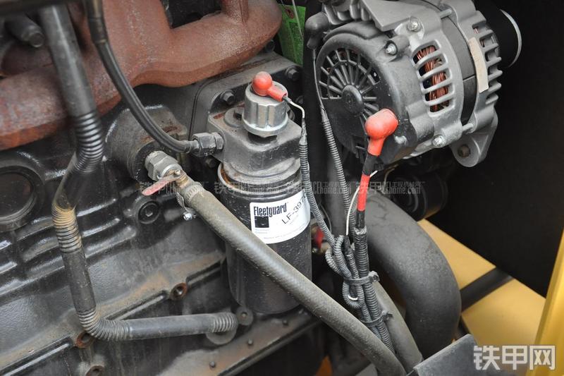 成工MG1320H平地机局部