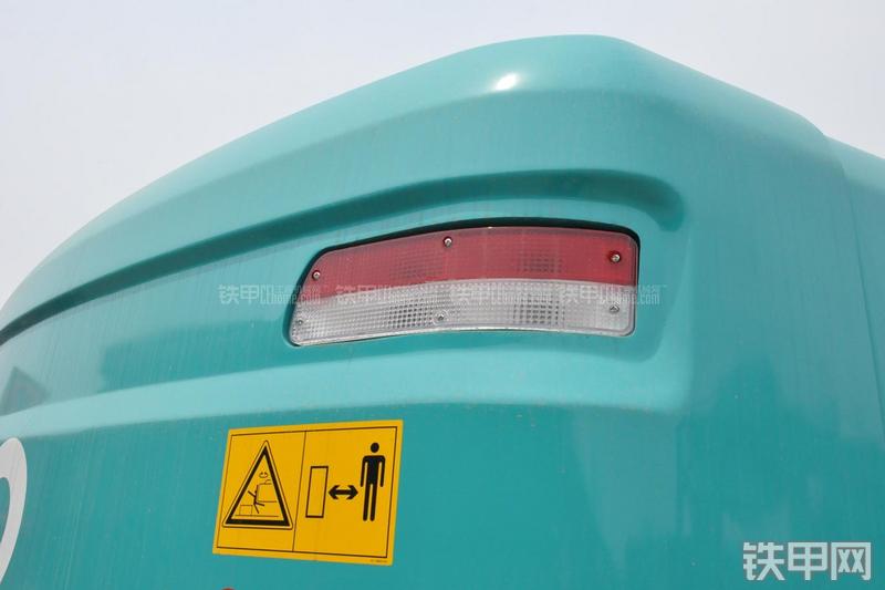 神钢SK270D挖掘机局部