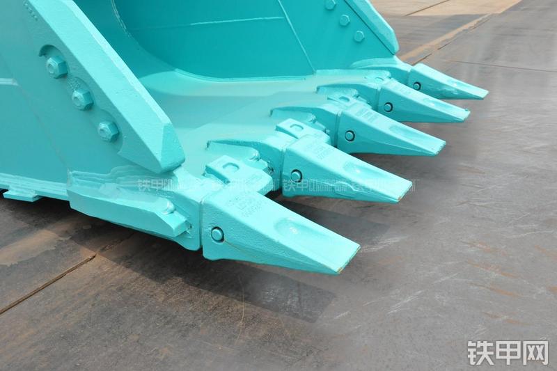 神钢SK270D挖掘机局部