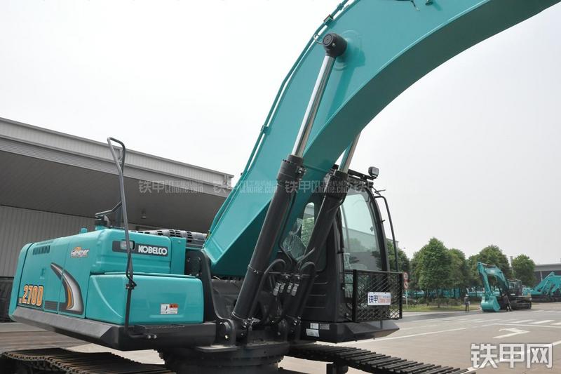 神钢SK270D挖掘机局部