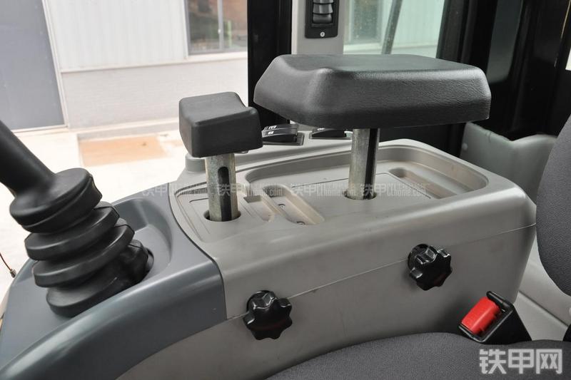 成工CG990H装载机局部