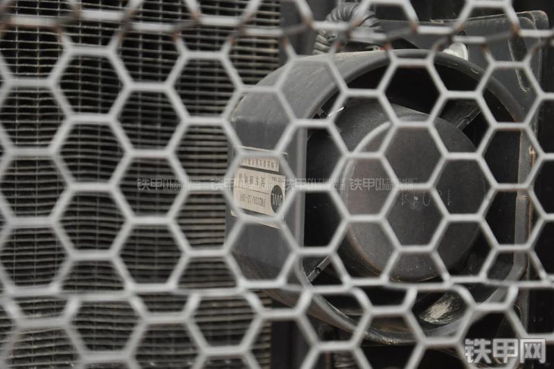 成工MG1320H平地机局部