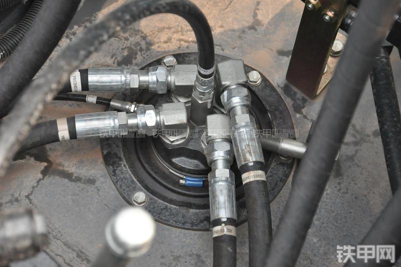 神钢SK200-8挖掘机局部