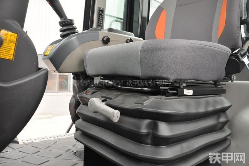 成工CG990H装载机局部