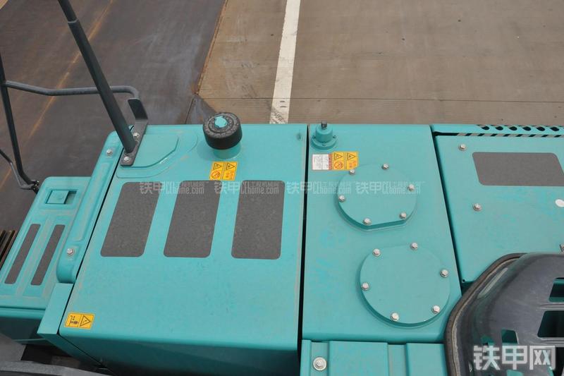 神钢SK270D挖掘机局部