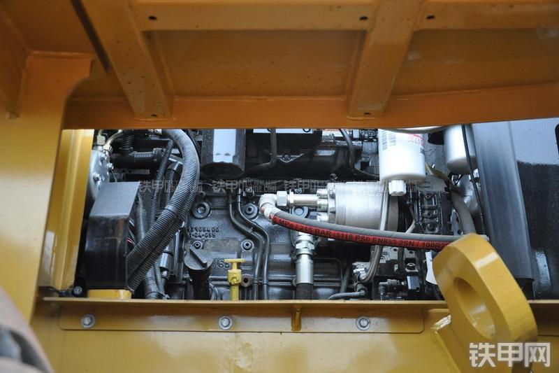 成工MG1320H平地机局部