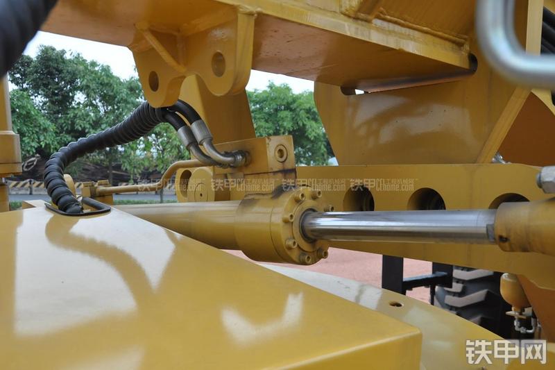 成工MG1320H平地机局部