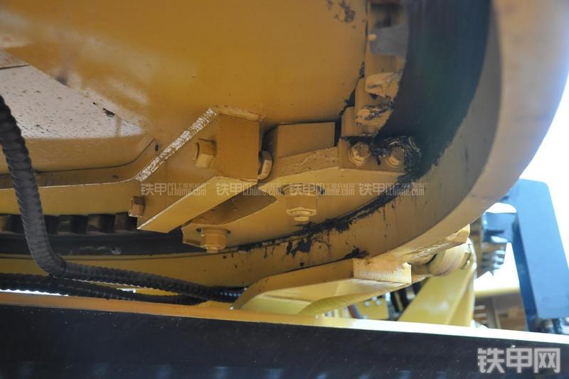 成工MG1320H平地机局部