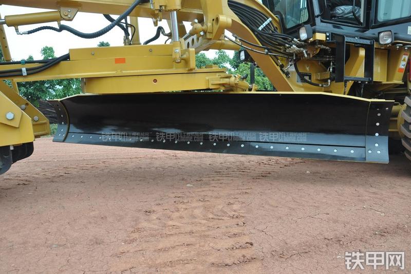 成工MG1320H平地机局部