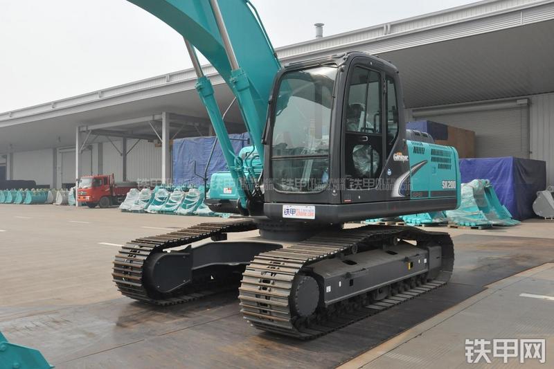 神钢SK200-8挖掘机局部