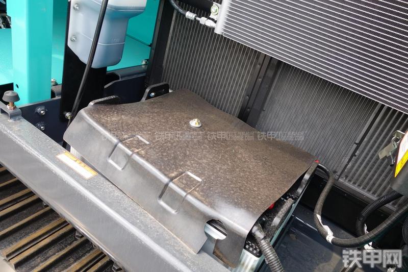 神钢SK250-8挖掘机局部