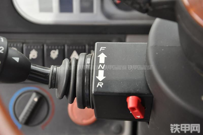 成工CG990H装载机局部