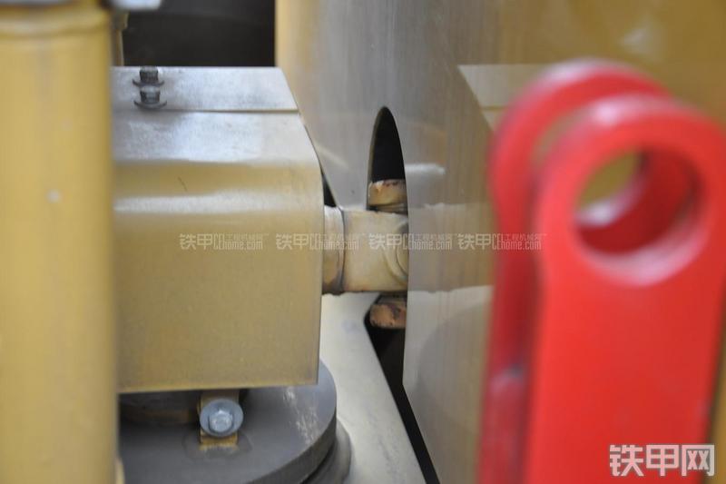 成工MG1320H平地机局部