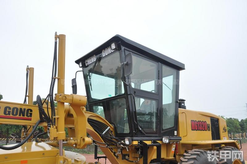 成工MG1320H平地机局部