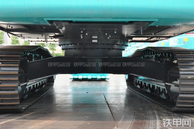 神钢SK270D挖掘机局部