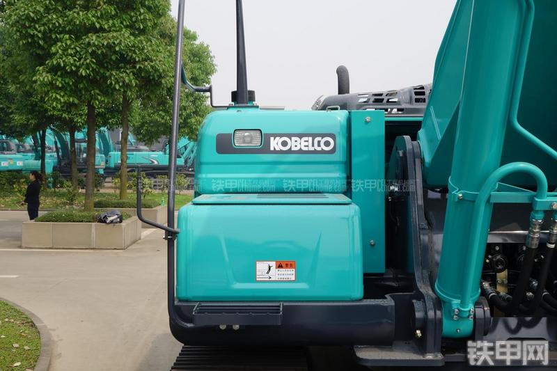 神钢SK250-8挖掘机局部