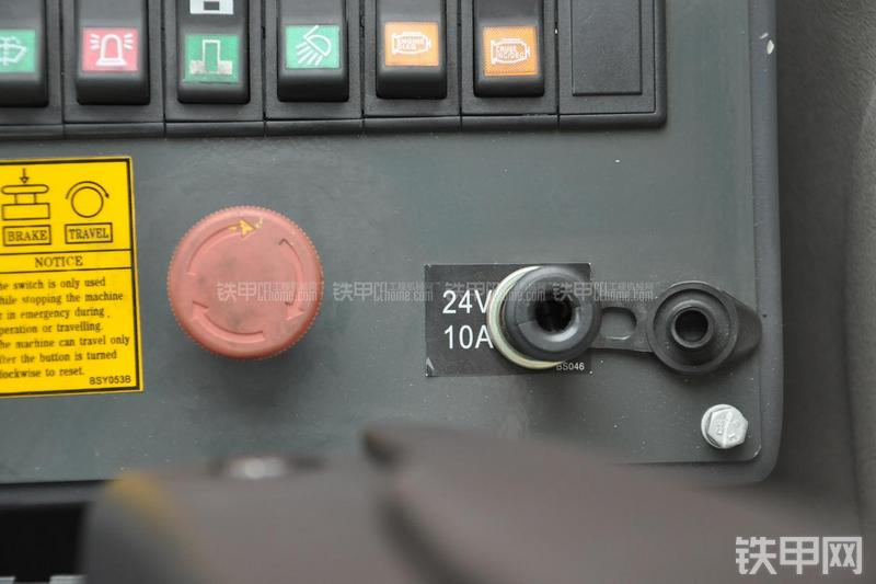 成工MG1320H平地机局部