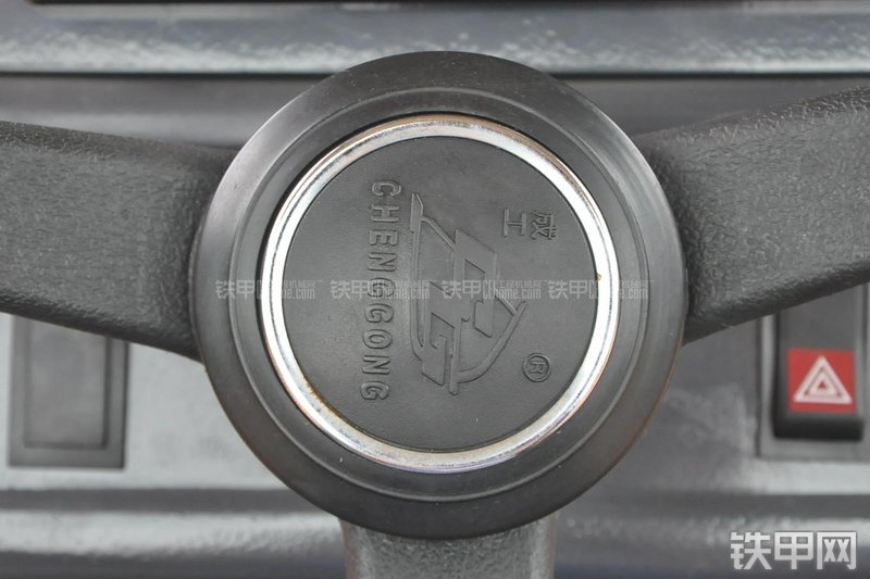 成工MG1320H平地机局部