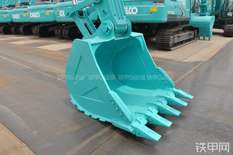 神钢SK270D挖掘机局部