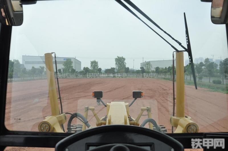 成工MG1320H平地机局部