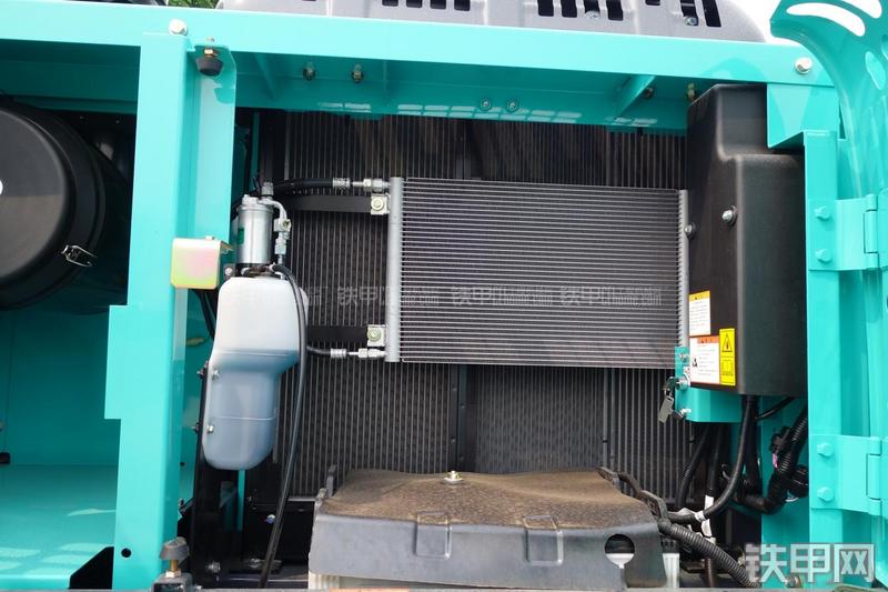 神钢SK250-8挖掘机局部