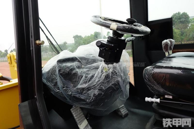 成工CGC18叉装车局部