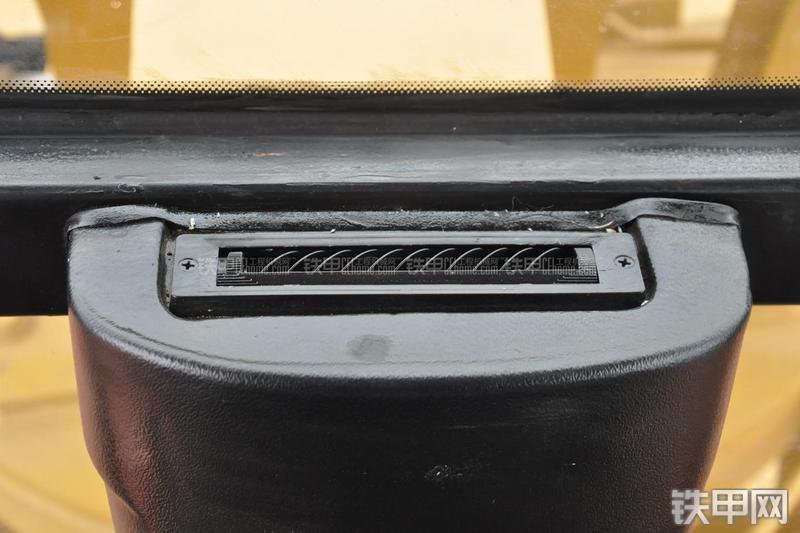 成工MG1320H平地机局部