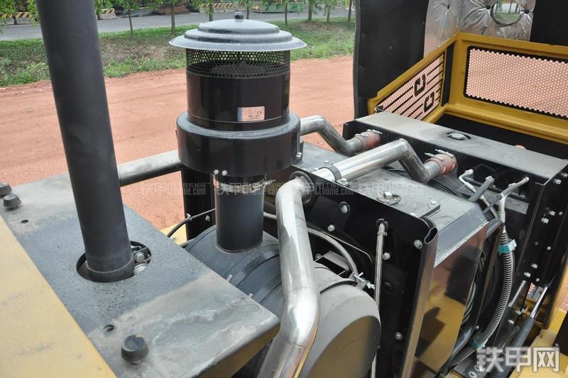 成工MG1320H平地机局部