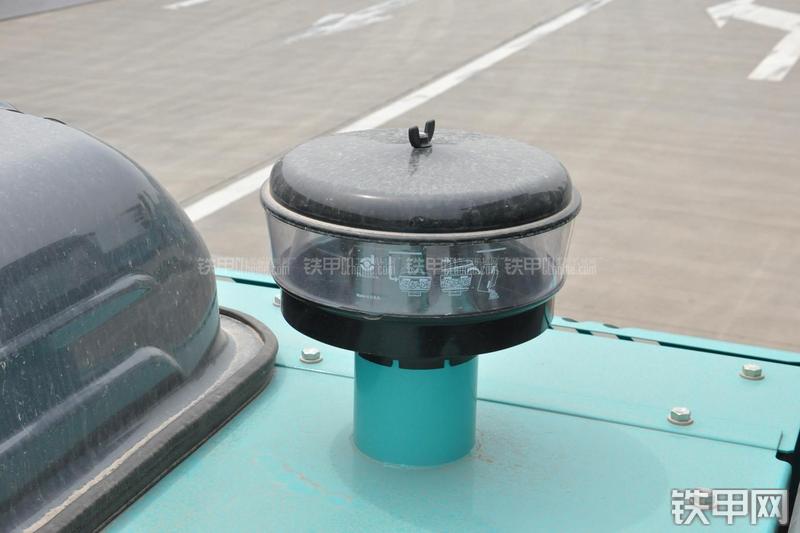 神钢SK270D挖掘机局部