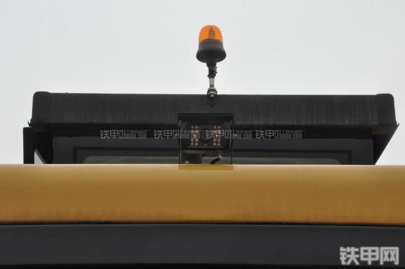 成工MG1320H平地机局部