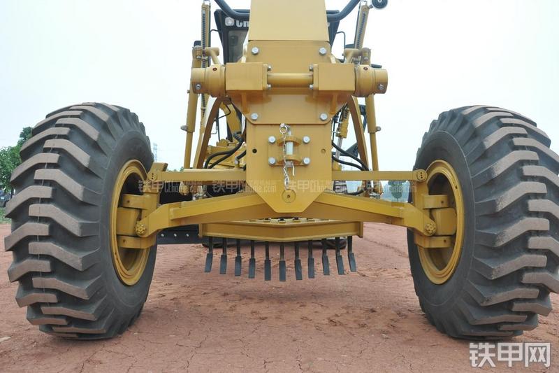 成工MG1320H平地机局部